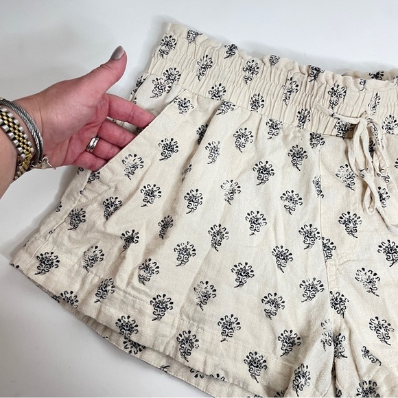 A New Day Ecru/ Cream Flower Print Linen Blend Pull-on Short Pockets Drawstring - Picture 4 of 12
